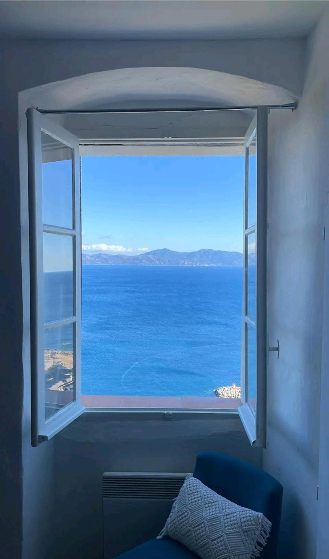 Appartement Vue Mer En Plein Centre De カルジェーズ エクステリア 写真